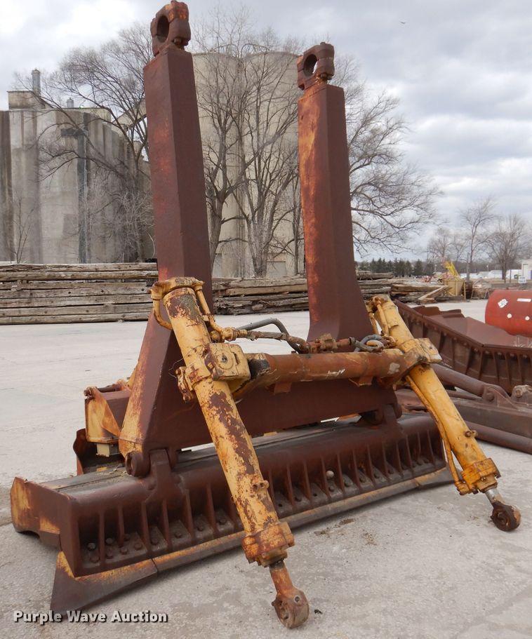 image for item DL5921 Caterpillar  11' W dozer blade