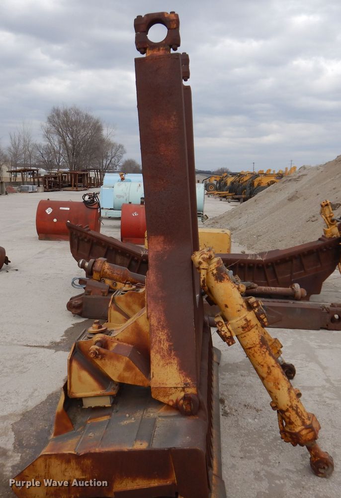 image for item DL5921 Caterpillar  11' W dozer blade