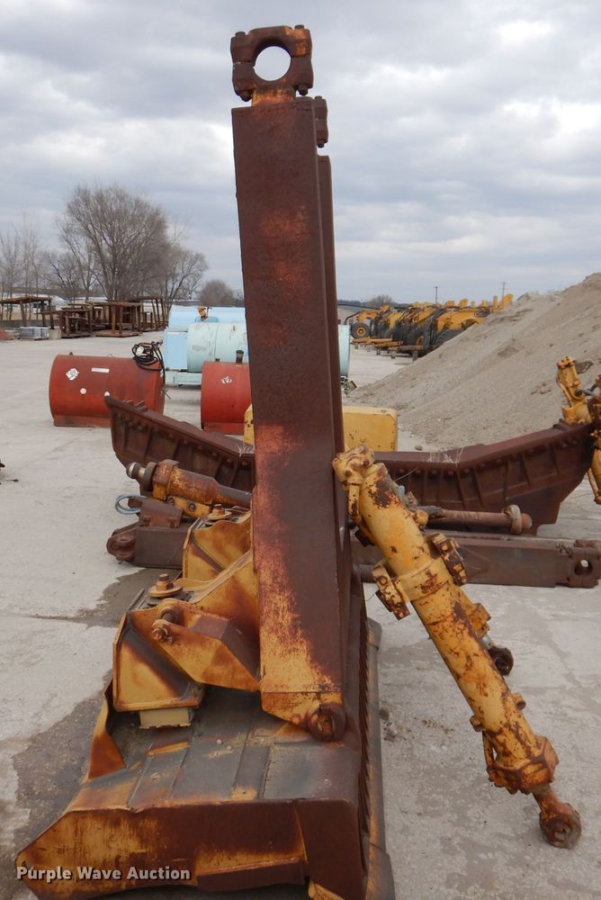 image for item DL5921 Caterpillar  11' W dozer blade