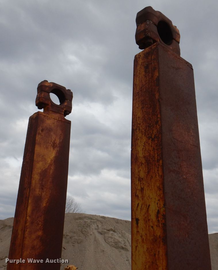 image for item DL5921 Caterpillar  11' W dozer blade