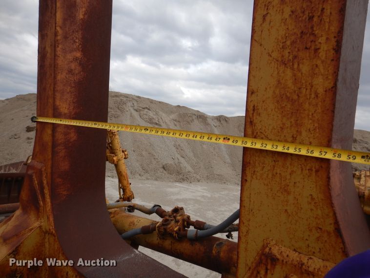 image for item DL5921 Caterpillar  11' W dozer blade