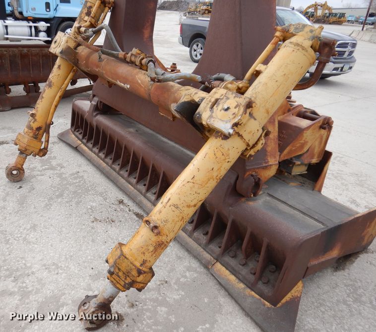 image for item DL5921 Caterpillar  11' W dozer blade
