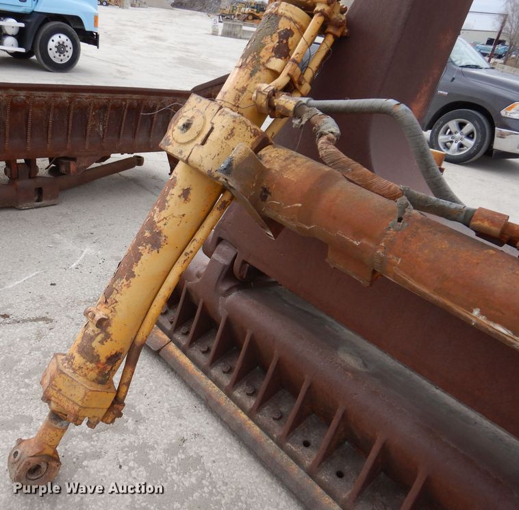 image for item DL5921 Caterpillar  11' W dozer blade