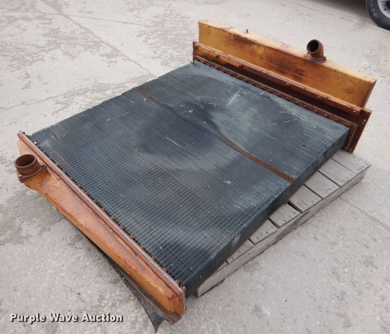 image for item DL5935 Caterpillar D9H  dozer radiator