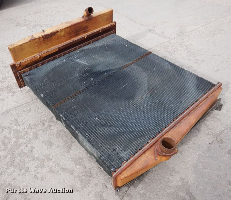 image for item DL5935 Caterpillar D9H  dozer radiator