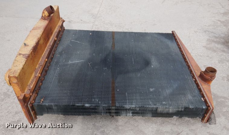 image for item DL5935 Caterpillar D9H  dozer radiator