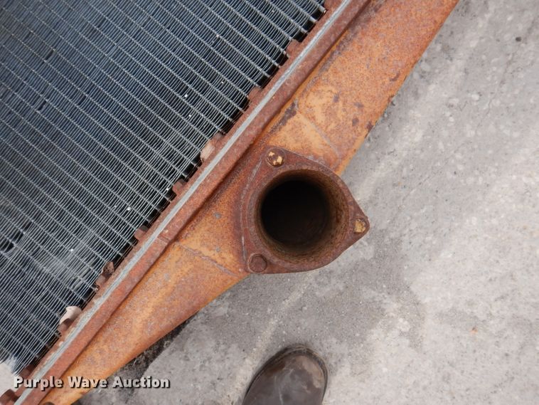 image for item DL5935 Caterpillar D9H  dozer radiator