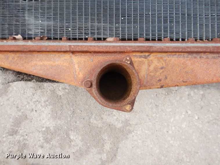 image for item DL5935 Caterpillar D9H  dozer radiator