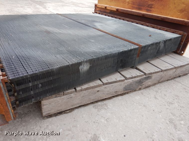 image for item DL5935 Caterpillar D9H  dozer radiator