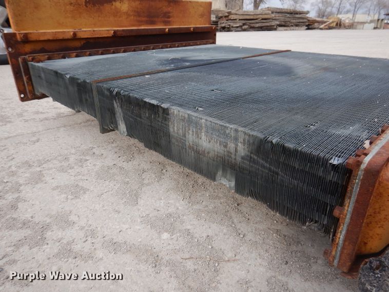 image for item DL5935 Caterpillar D9H  dozer radiator
