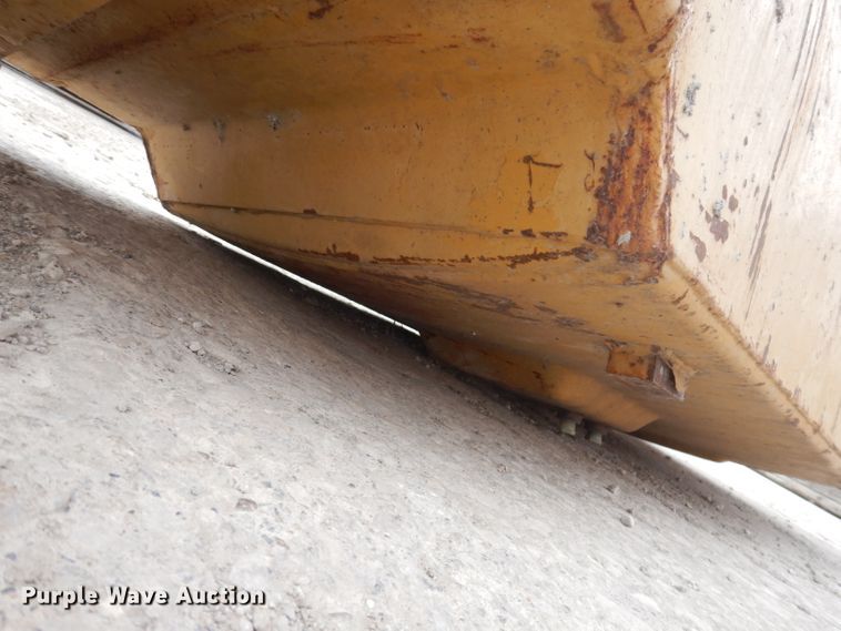 image for item DL5936 Caterpillar D9H  fuel tank