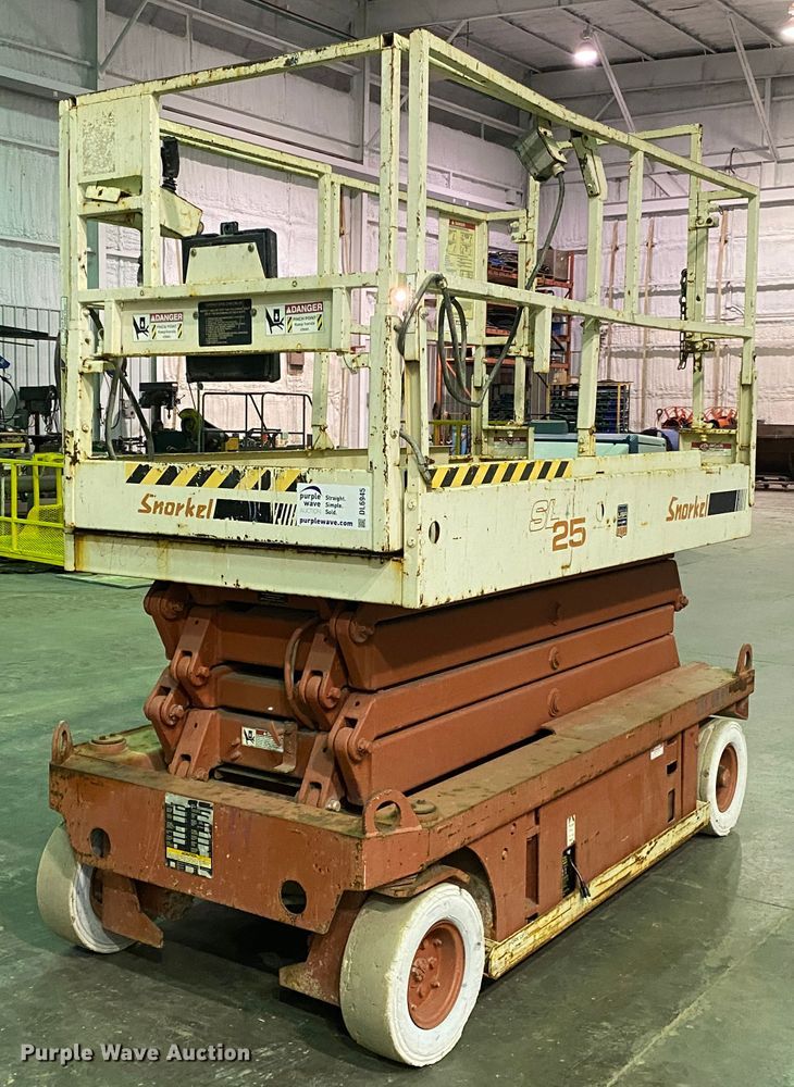 image for item DL6945 2000 Snorkle SL-25  scissor lift