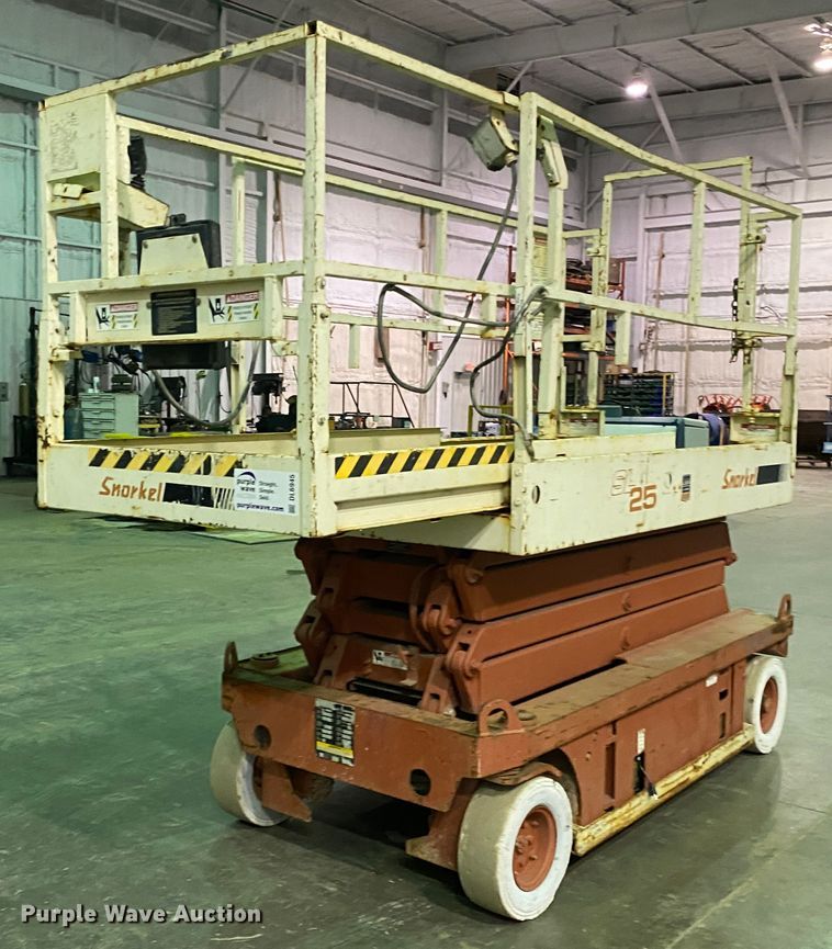 image for item DL6945 2000 Snorkle SL-25  scissor lift