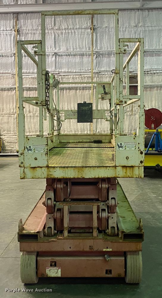 image for item DL6945 2000 Snorkle SL-25  scissor lift