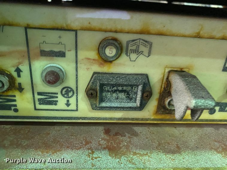 image for item DL6945 2000 Snorkle SL-25  scissor lift