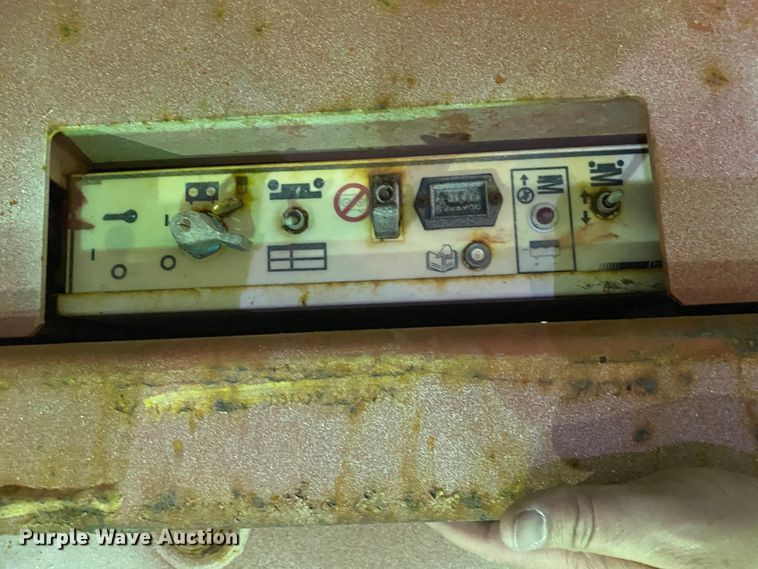 image for item DL6945 2000 Snorkle SL-25  scissor lift