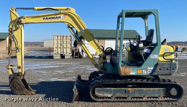 image for item DL6951 1999 Yanmar B50-2B  mini excavator