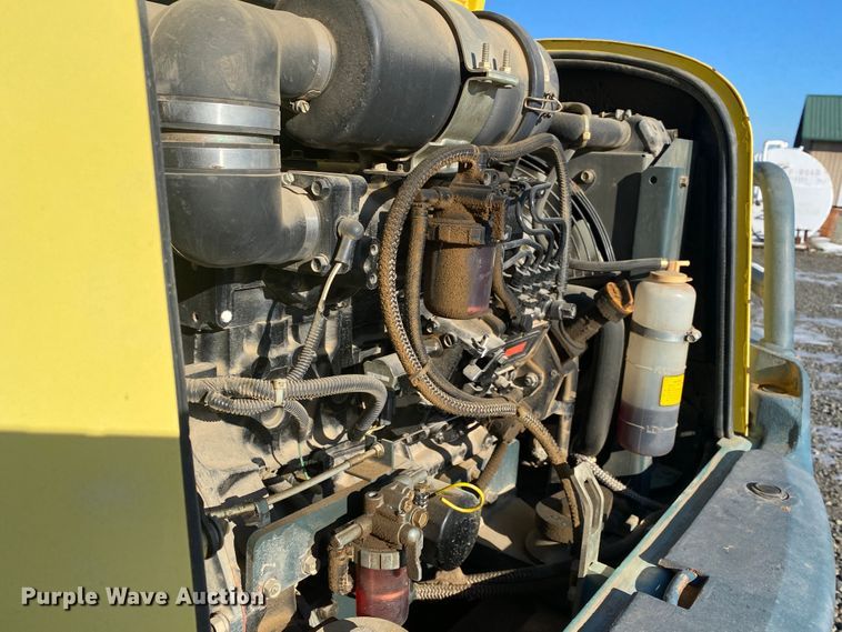 image for item DL6951 1999 Yanmar B50-2B  mini excavator