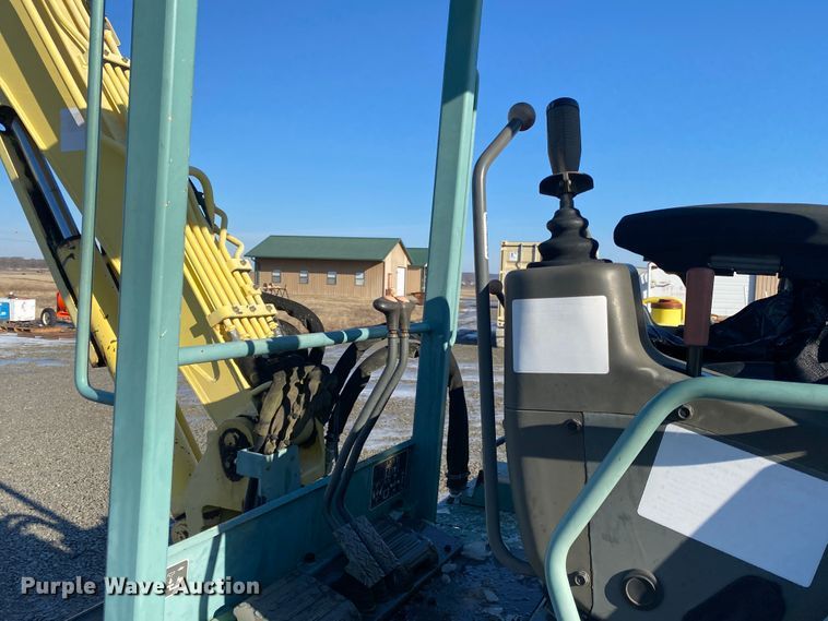 image for item DL6951 1999 Yanmar B50-2B  mini excavator