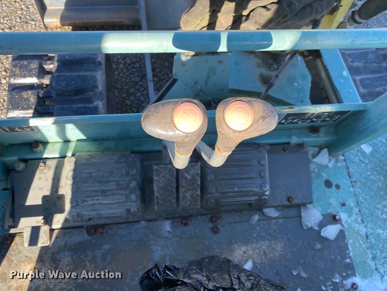 image for item DL6951 1999 Yanmar B50-2B  mini excavator