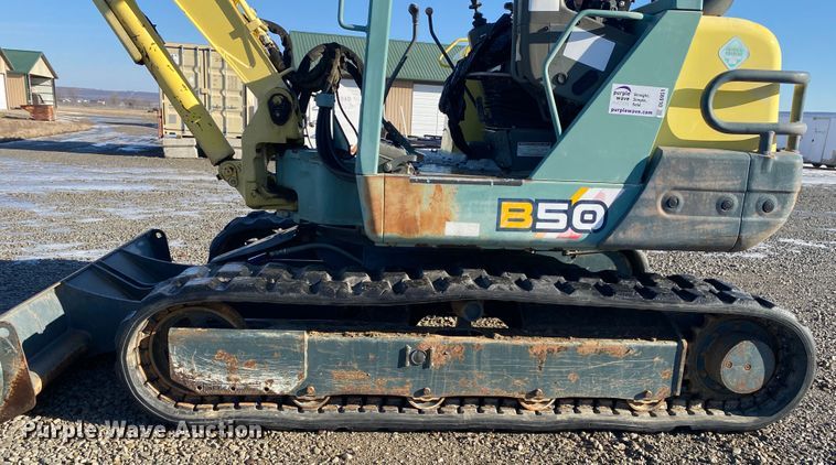 image for item DL6951 1999 Yanmar B50-2B  mini excavator