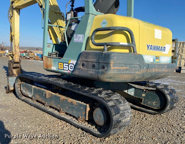 image for item DL6951 1999 Yanmar B50-2B  mini excavator