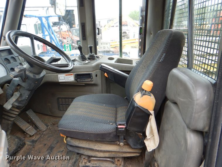 image for item DL6979 2006 Case 325  haul truck