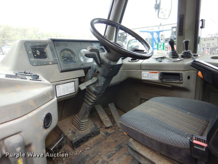 image for item DL6979 2006 Case 325  haul truck