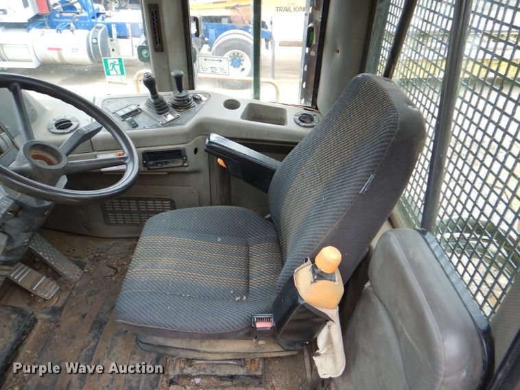 image for item DL6979 2006 Case 325  haul truck