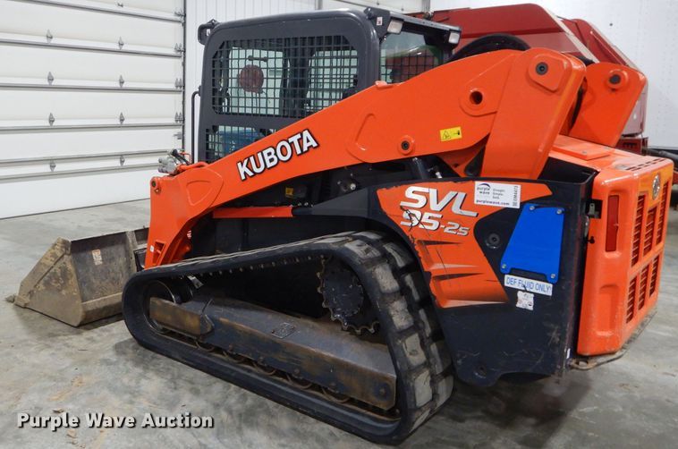 image for item DM4473 2019 Kubota SVL95-2S  tracked skid steer loader