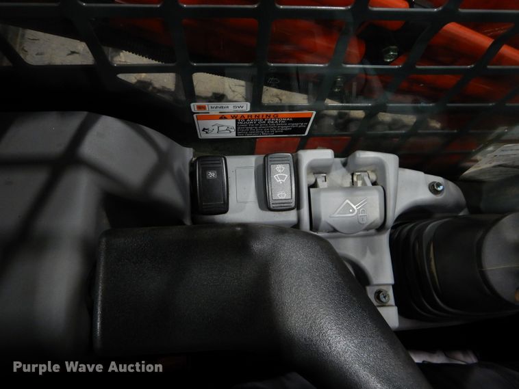 image for item DM4473 2019 Kubota SVL95-2S  tracked skid steer loader