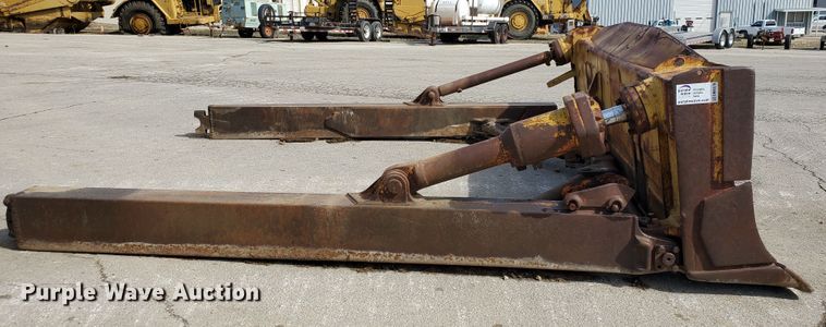 image for item DM4478 Caterpillar  dozer blade