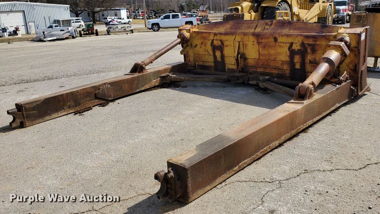 image for item DM4478 Caterpillar  dozer blade