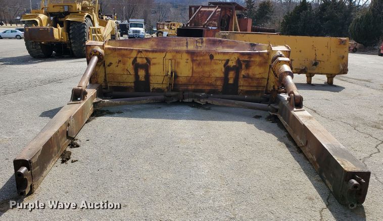 image for item DM4478 Caterpillar  dozer blade