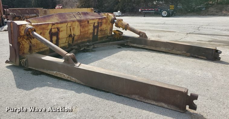 image for item DM4478 Caterpillar  dozer blade