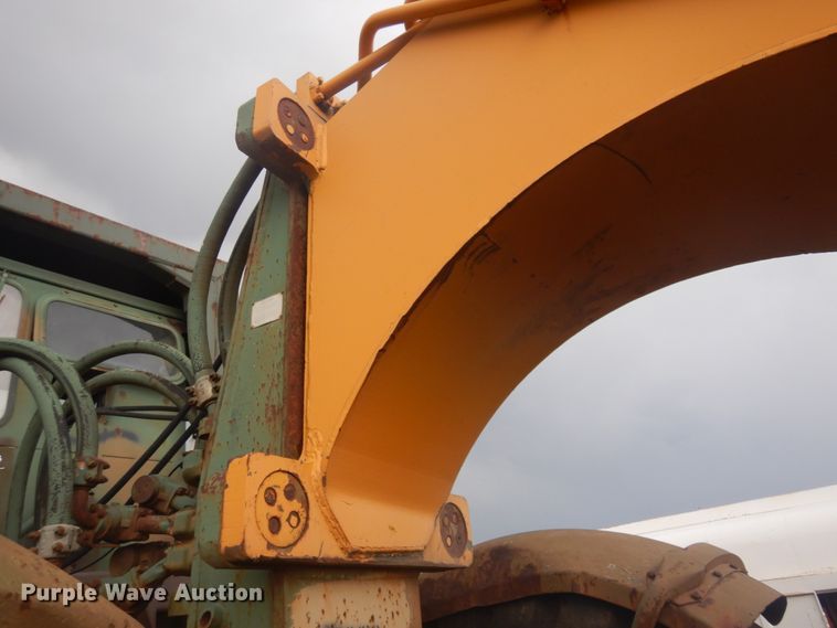 image for item DM5279 1971 Caterpillar 830MB  conventional scraper