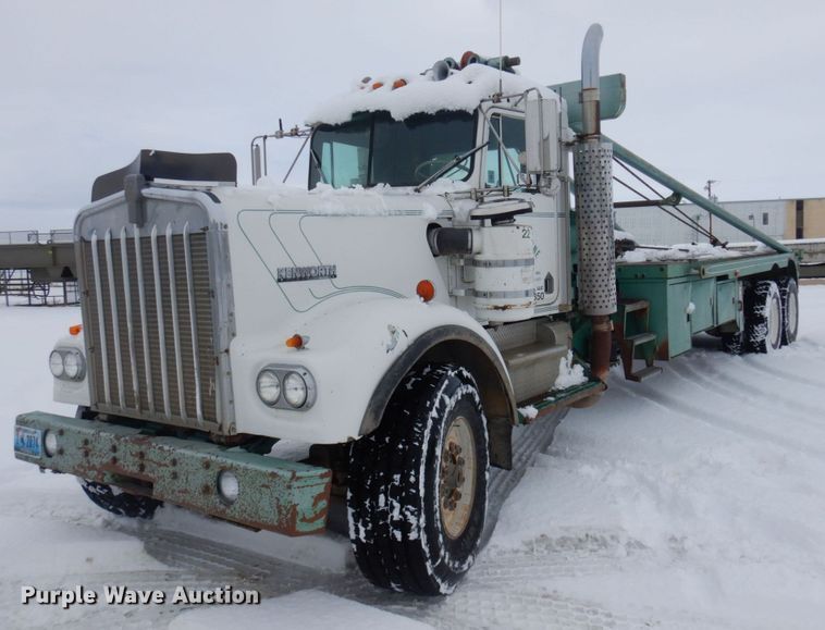 image for item DM5366 1981 Kenworth W900A  winch truck