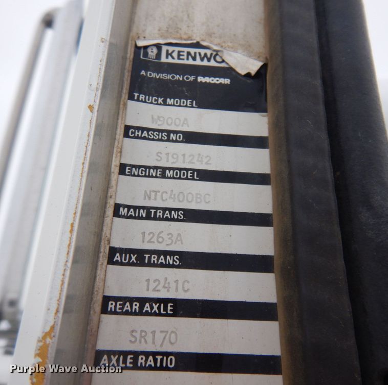 image for item DM5366 1981 Kenworth W900A  winch truck