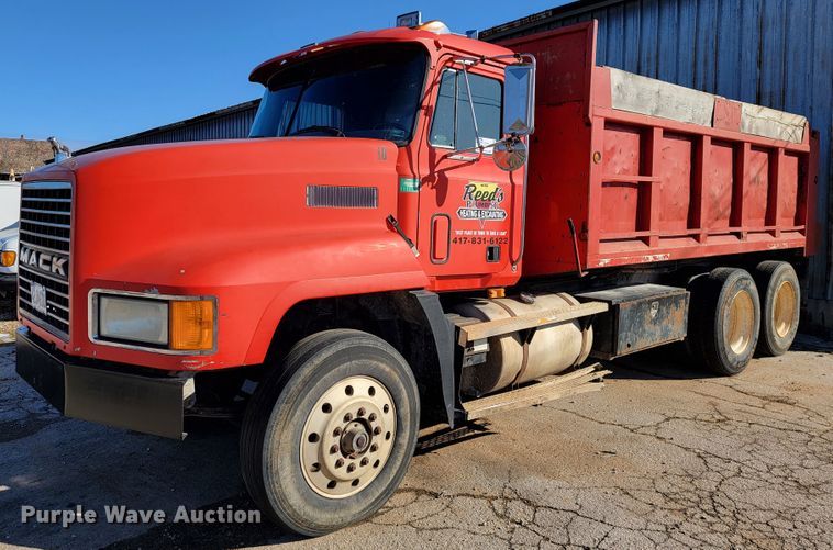 image for item DM7480 1993 Mack CH613  dump truck