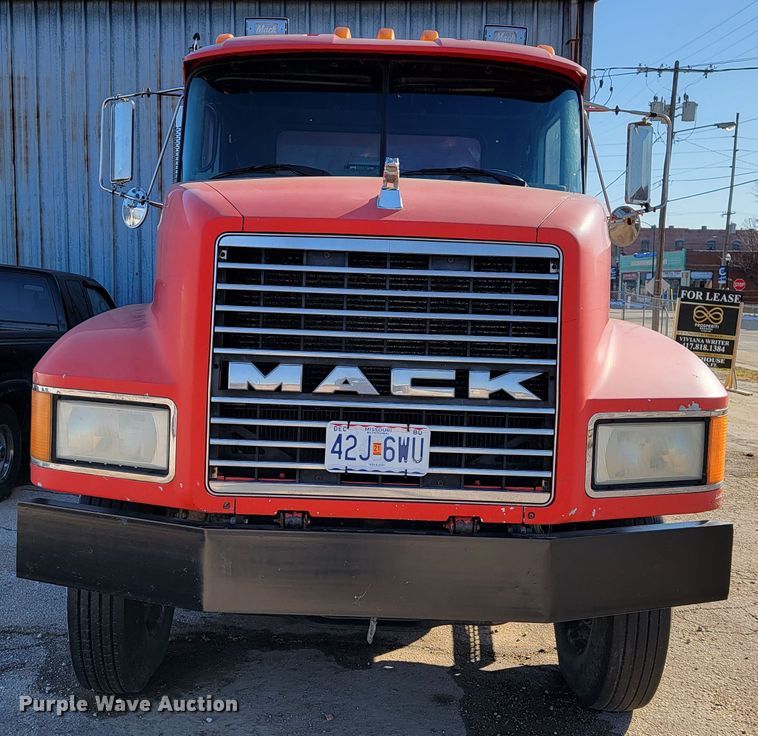 image for item DM7480 1993 Mack CH613  dump truck