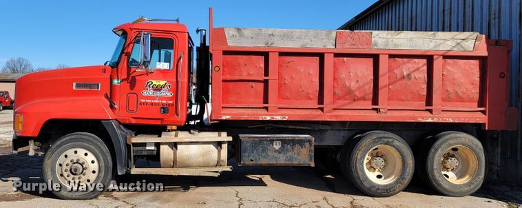 image for item DM7480 1993 Mack CH613  dump truck