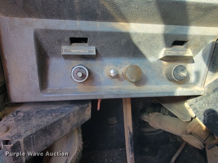 image for item DM7480 1993 Mack CH613  dump truck