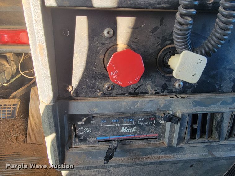 image for item DM7480 1993 Mack CH613  dump truck