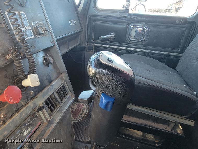 image for item DM7480 1993 Mack CH613  dump truck