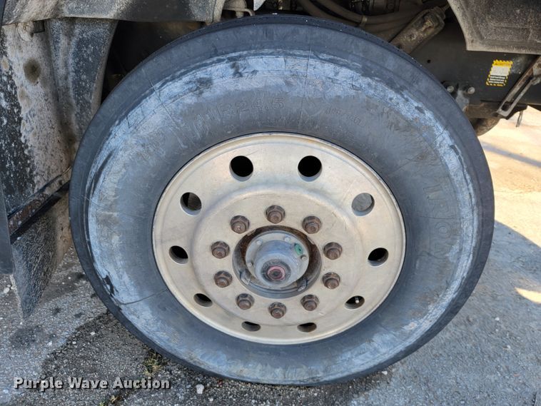 image for item DM7480 1993 Mack CH613  dump truck