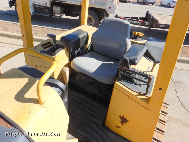 image for item DN1245 2000 John Deere 450H  dozer