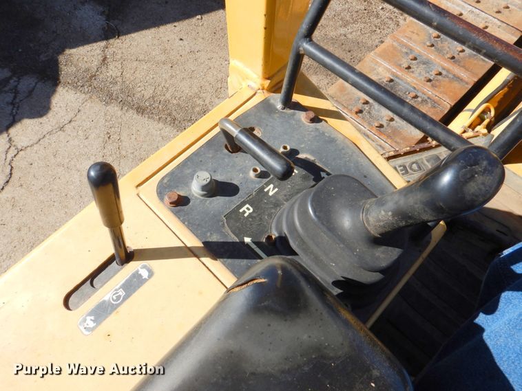 image for item DN1245 2000 John Deere 450H  dozer