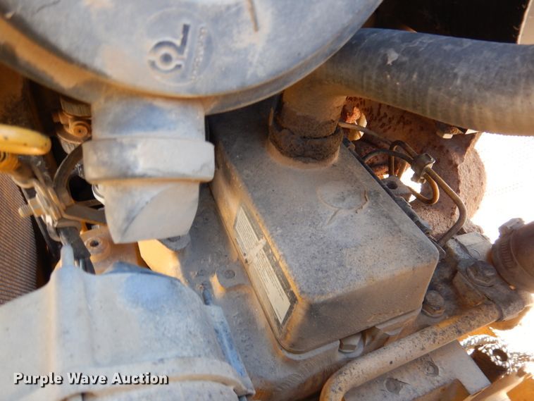 image for item DN1245 2000 John Deere 450H  dozer