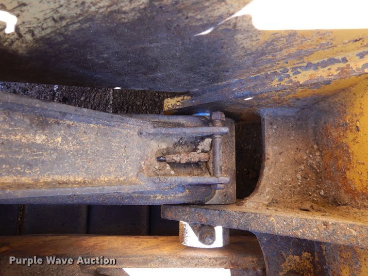 image for item DN1245 2000 John Deere 450H  dozer