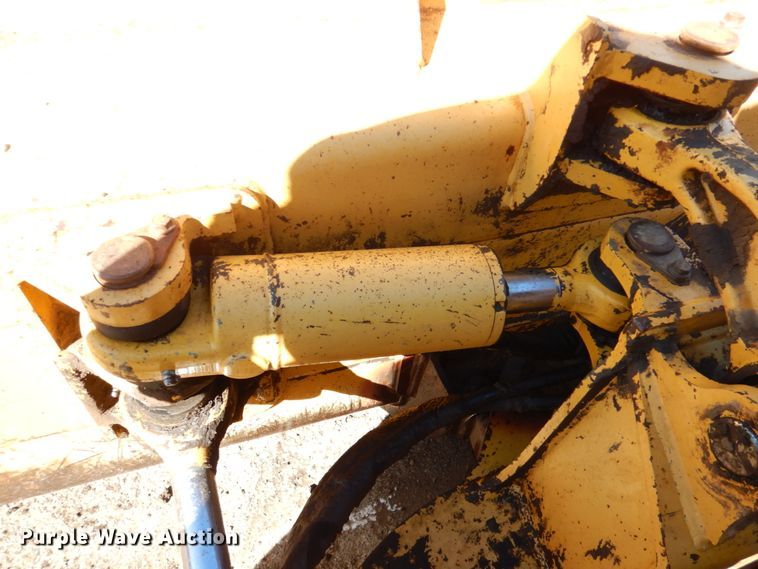 image for item DN1245 2000 John Deere 450H  dozer